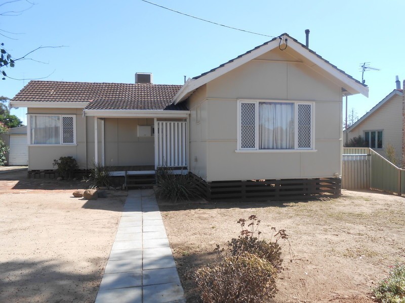 6 Strickland Avenue, Northam WA 6401