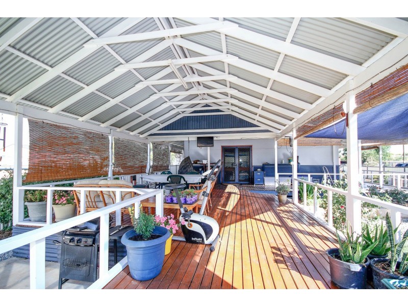 8 Knight Street, Northam WA 6401