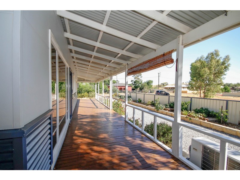 8 Knight Street, Northam WA 6401