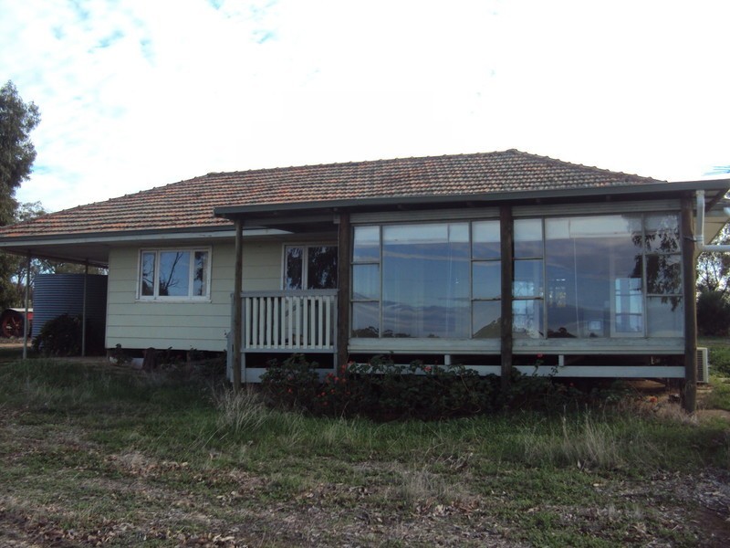 203 Hughes Road, Wongamine WA 6401