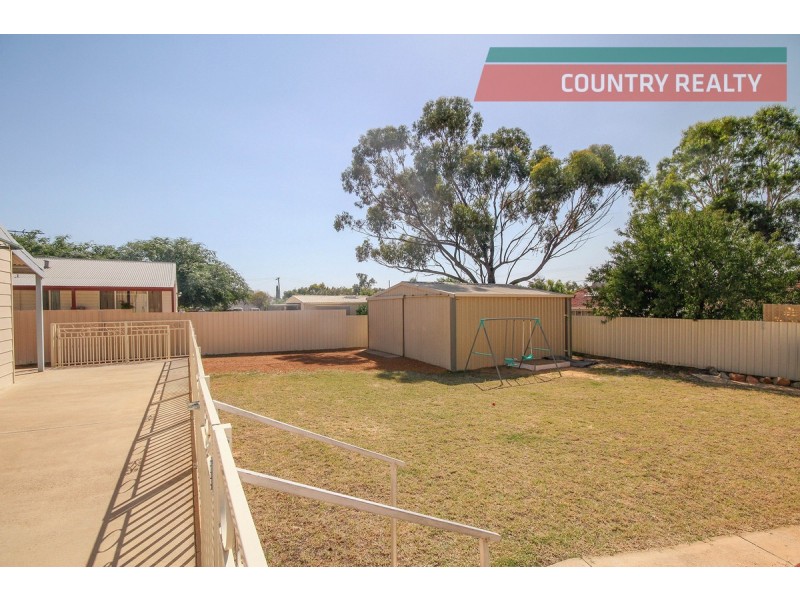 19 Railway Street, Beverley WA 6304