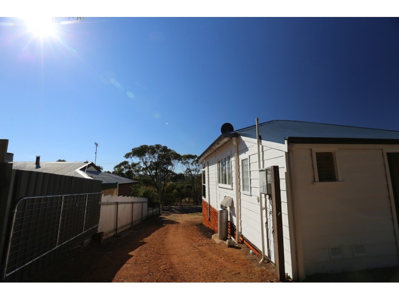 15 Hamersley Street, Toodyay WA 6566