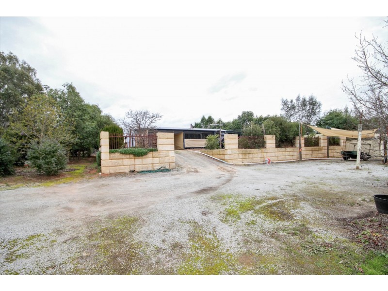 210 Avon Terrace, York WA 6302