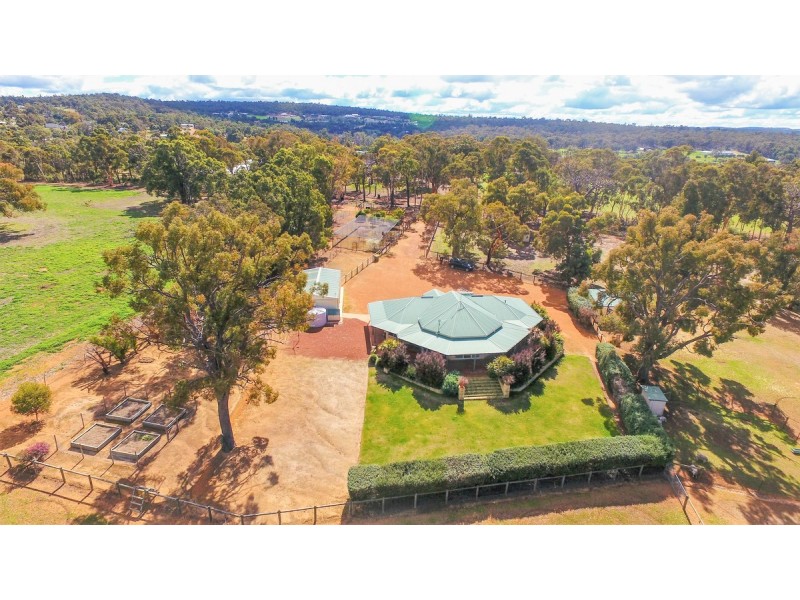 39 Valencia Lane, Bakers Hill WA 6562