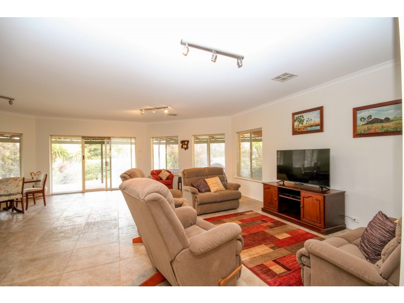 39 Valencia Lane, Bakers Hill WA 6562