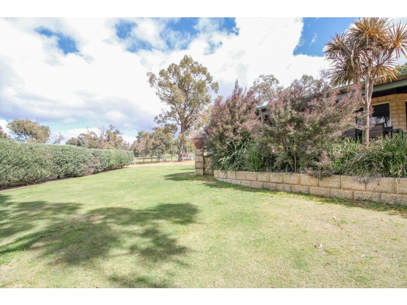 39 Valencia Lane, Bakers Hill WA 6562