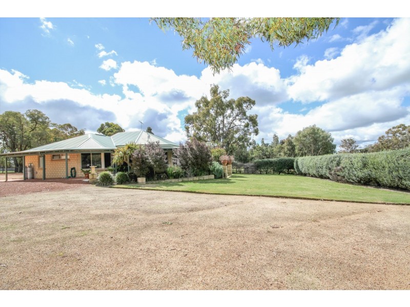 39 Valencia Lane, Bakers Hill WA 6562
