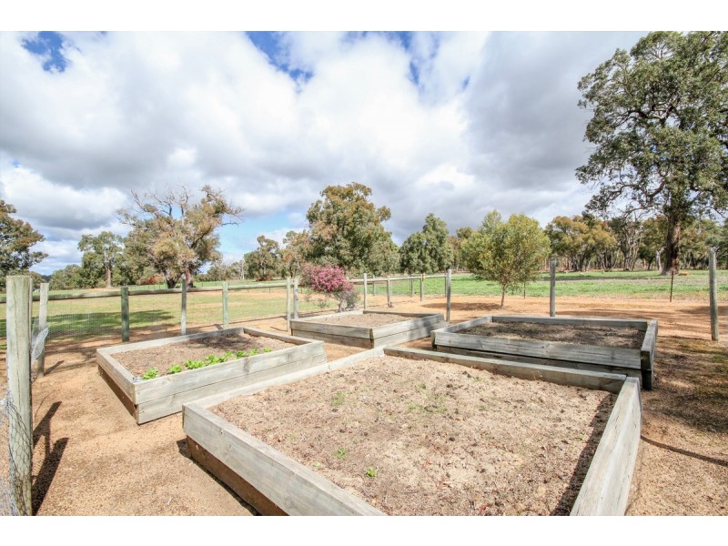 39 Valencia Lane, Bakers Hill WA 6562
