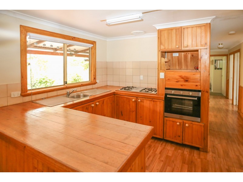 13 Hamersley Street, Toodyay WA 6566