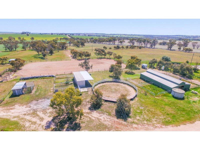 913 Grass Valley North Road, Southern Brook WA 6401