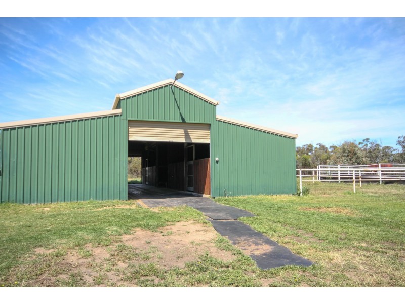 913 Grass Valley North Road, Southern Brook WA 6401