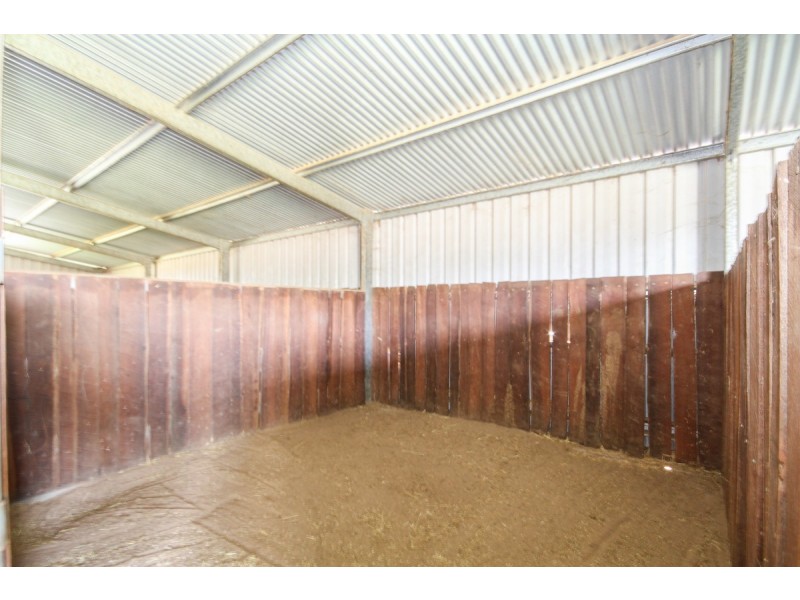 913 Grass Valley North Road, Southern Brook WA 6401