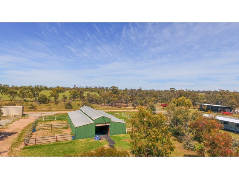 913 Grass Valley North Road, Southern Brook WA 6401