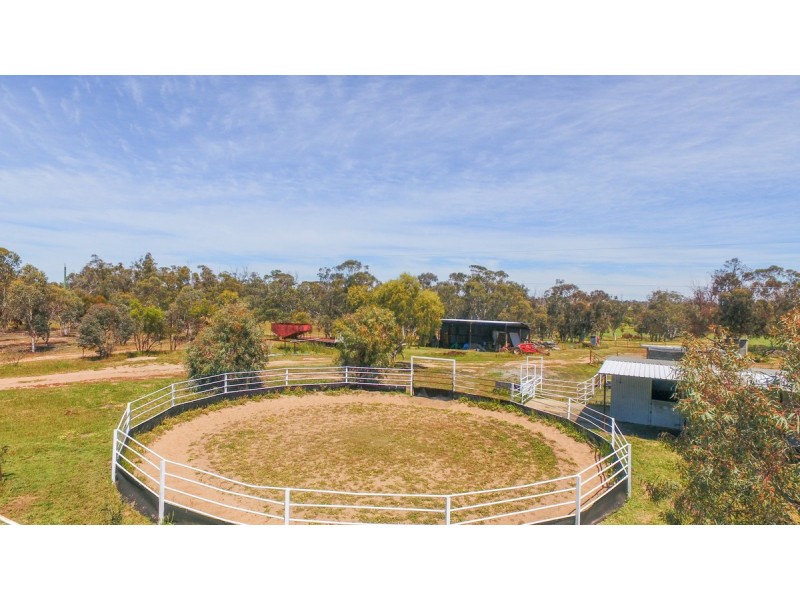 913 Grass Valley North Road, Southern Brook WA 6401