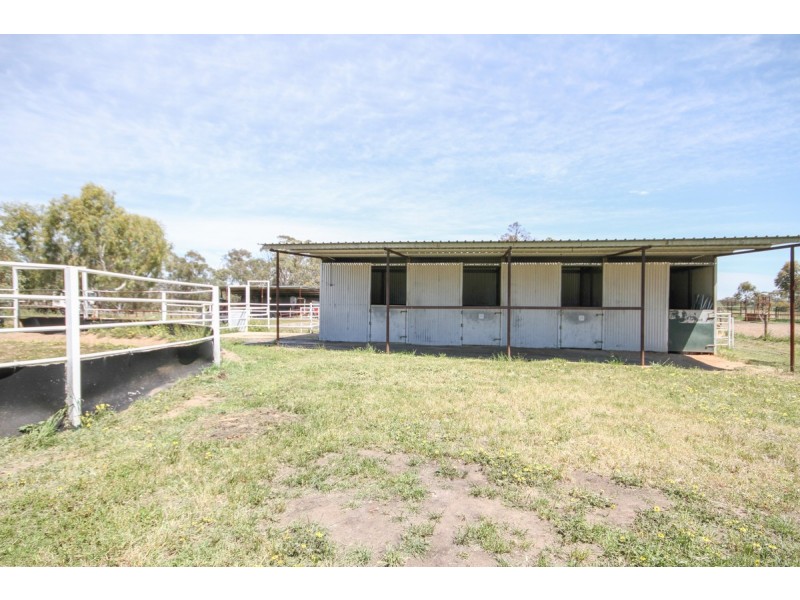 913 Grass Valley North Road, Southern Brook WA 6401