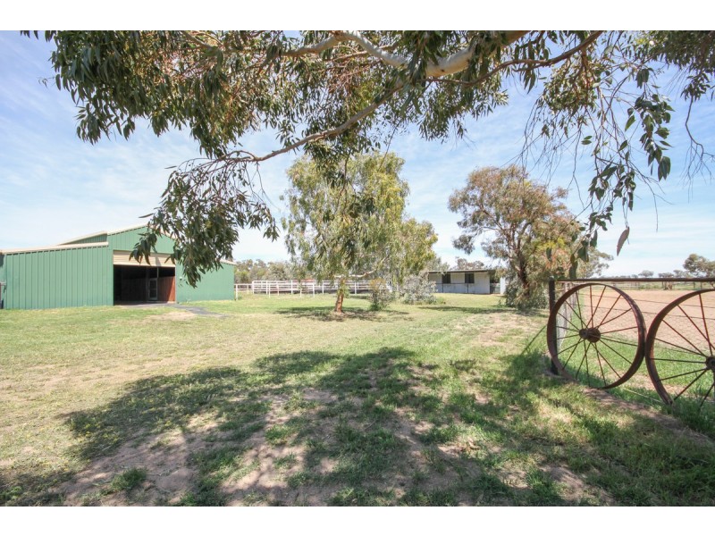 913 Grass Valley North Road, Southern Brook WA 6401