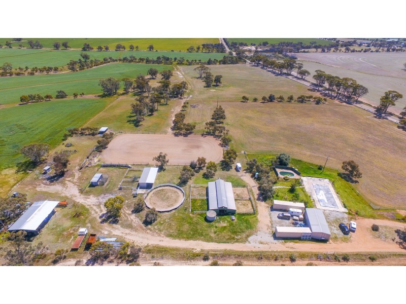 913 Grass Valley North Road, Southern Brook WA 6401