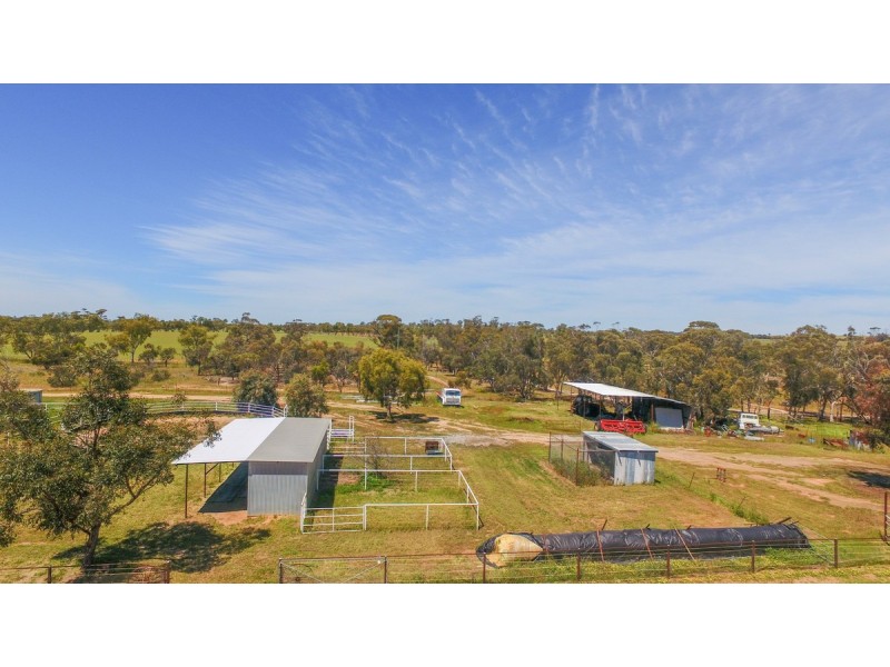 913 Grass Valley North Road, Southern Brook WA 6401