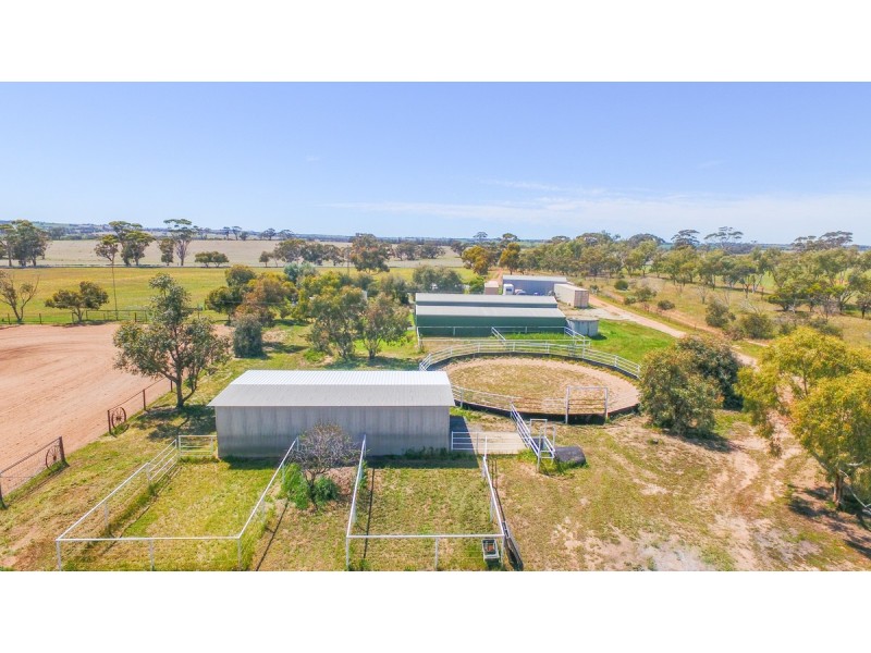 913 Grass Valley North Road, Southern Brook WA 6401
