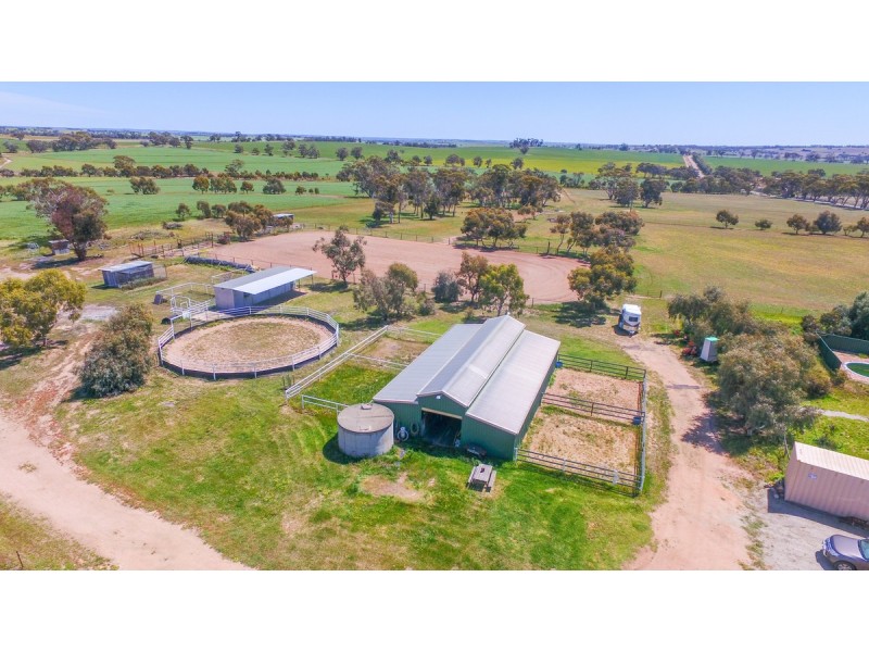 913 Grass Valley North Road, Southern Brook WA 6401