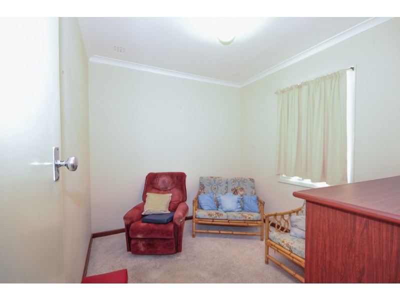 87 Caw Street, Merredin WA 6415