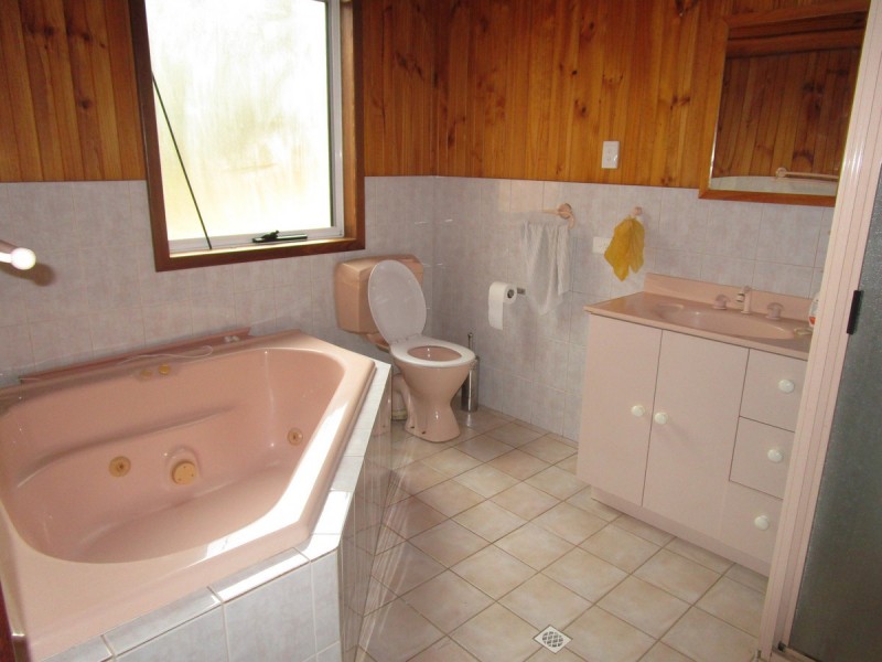 7 Glenlea Drive, Helena Valley WA 6056