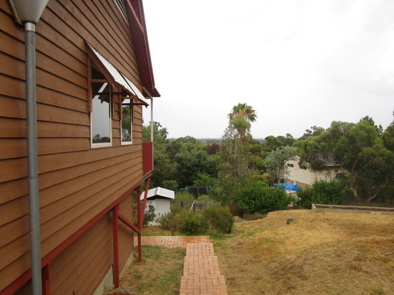 7 Glenlea Drive, Helena Valley WA 6056