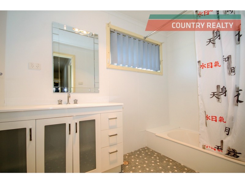 12 Clarkson Street, Northam WA 6401