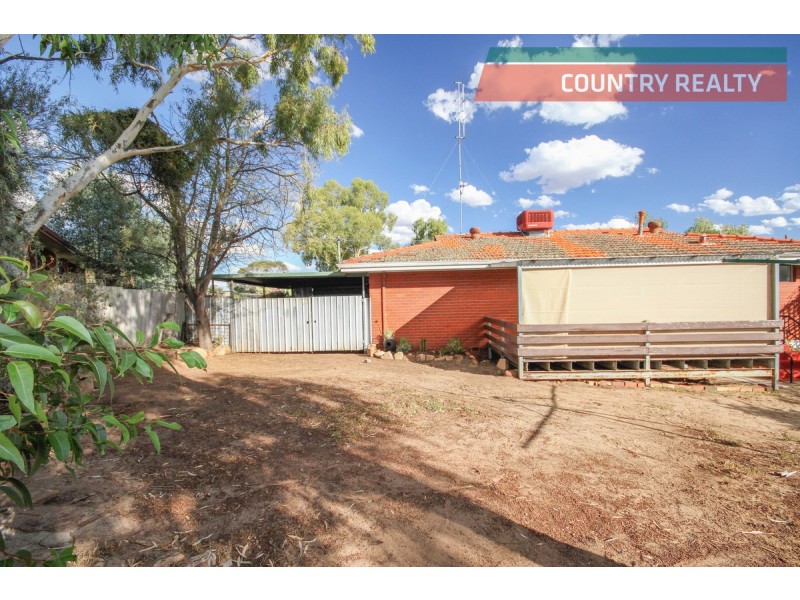 12 Clarkson Street, Northam WA 6401