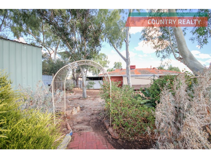 12 Clarkson Street, Northam WA 6401