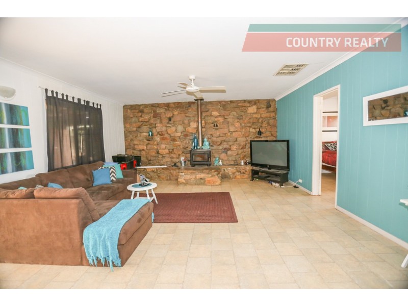 36 Ninth Road, Toodyay WA 6566