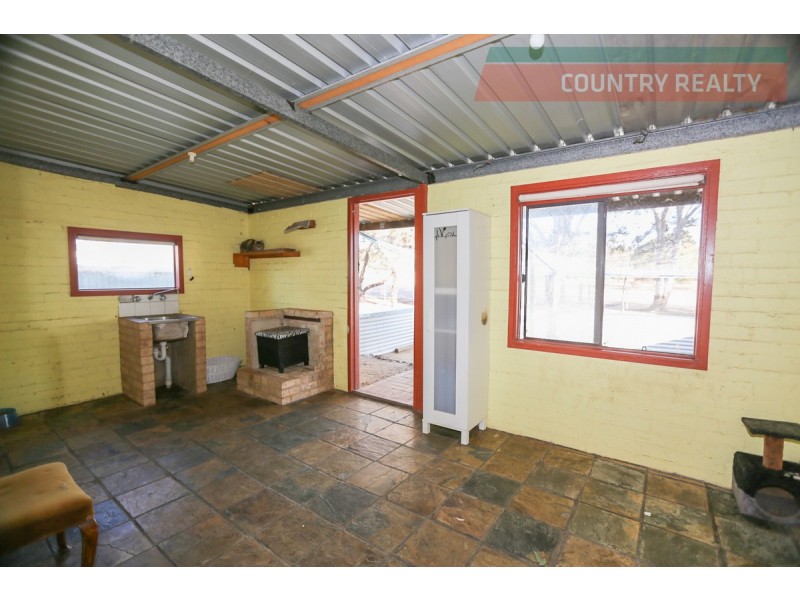 36 Ninth Road, Toodyay WA 6566