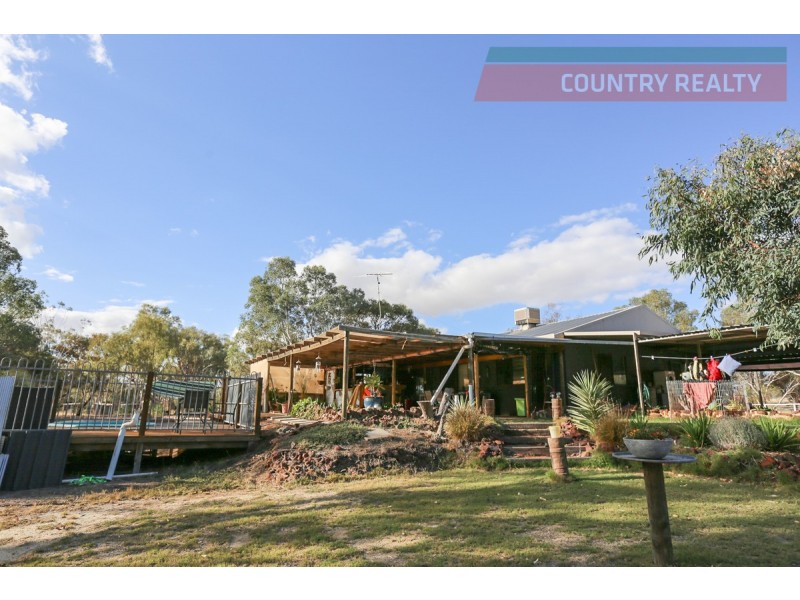 36 Ninth Road, Toodyay WA 6566