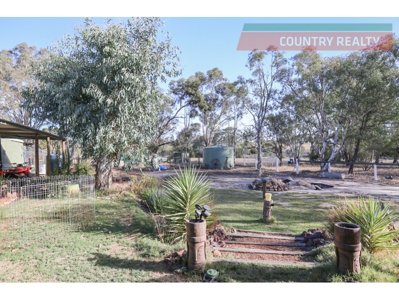 36 Ninth Road, Toodyay WA 6566