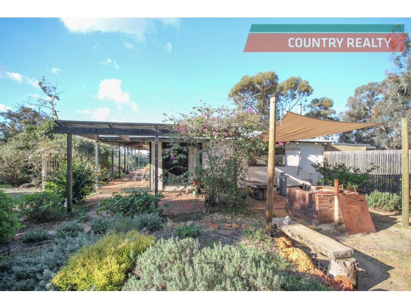 4 Bridgeman Road, Bakers Hill WA 6562