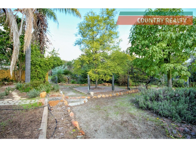 17 Brockman Street, Bakers Hill WA 6562