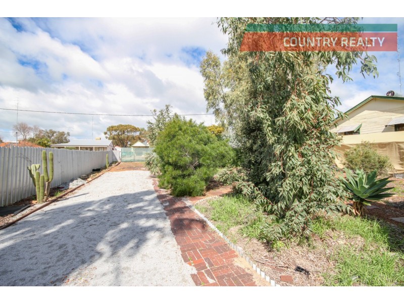 13 Lockyer Avenue, Northam WA 6401