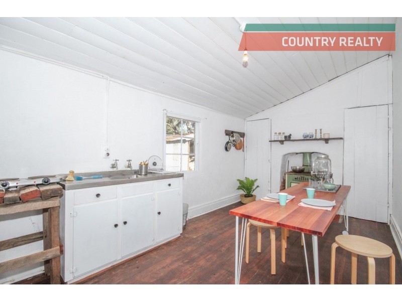 236 Avon Terrace, York WA 6302