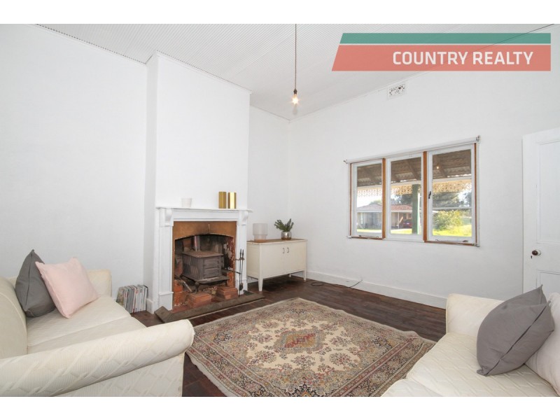 236 Avon Terrace, York WA 6302