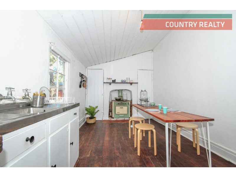 236 Avon Terrace, York WA 6302