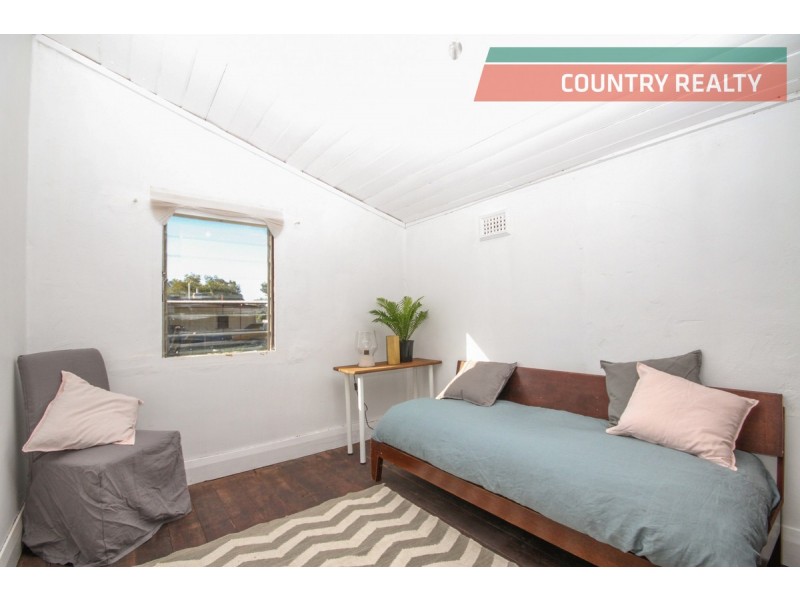 236 Avon Terrace, York WA 6302