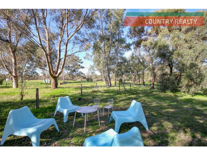 236 Avon Terrace, York WA 6302