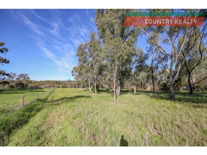 236 Avon Terrace, York WA 6302