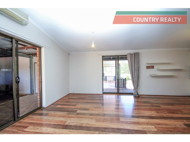 6 Osnaburg Road, York WA 6302