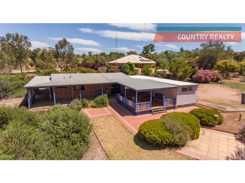 6 Osnaburg Road, York WA 6302