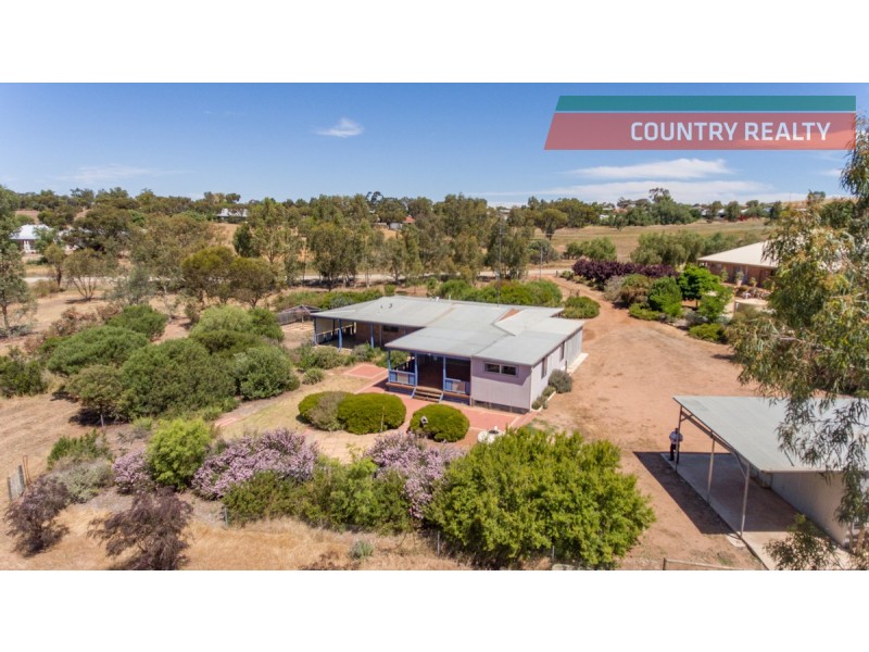 6 Osnaburg Road, York WA 6302