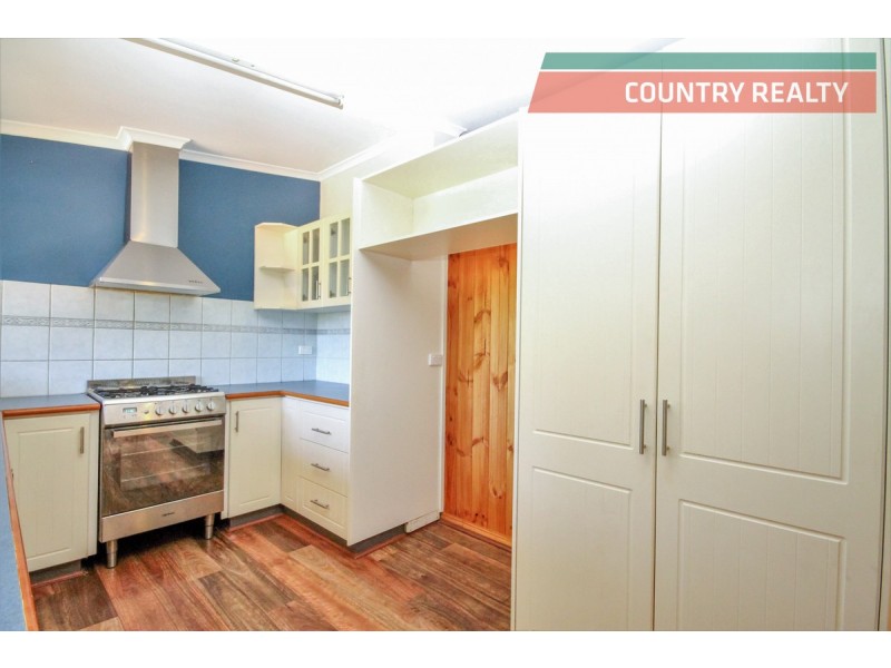 6 Osnaburg Road, York WA 6302