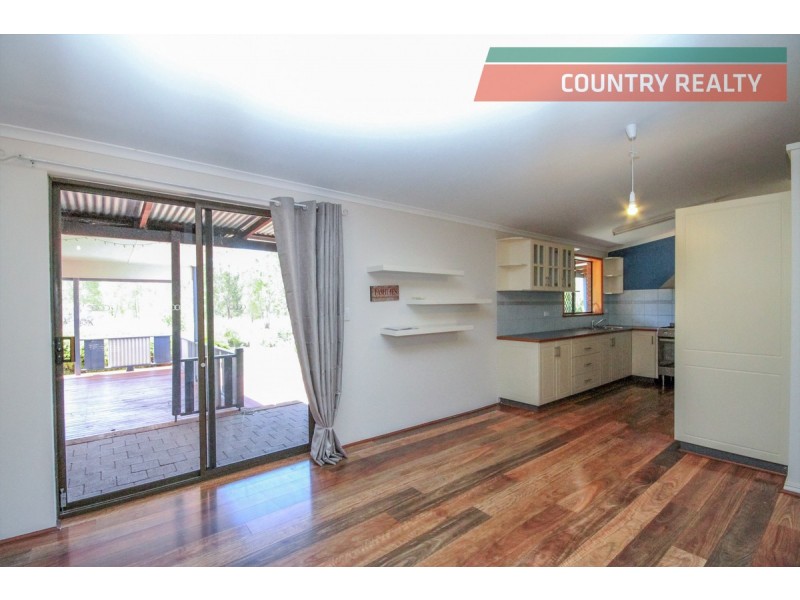 6 Osnaburg Road, York WA 6302