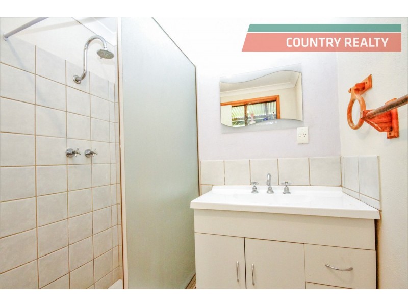 6 Osnaburg Road, York WA 6302