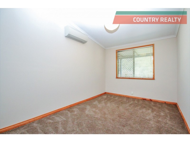 6 Osnaburg Road, York WA 6302